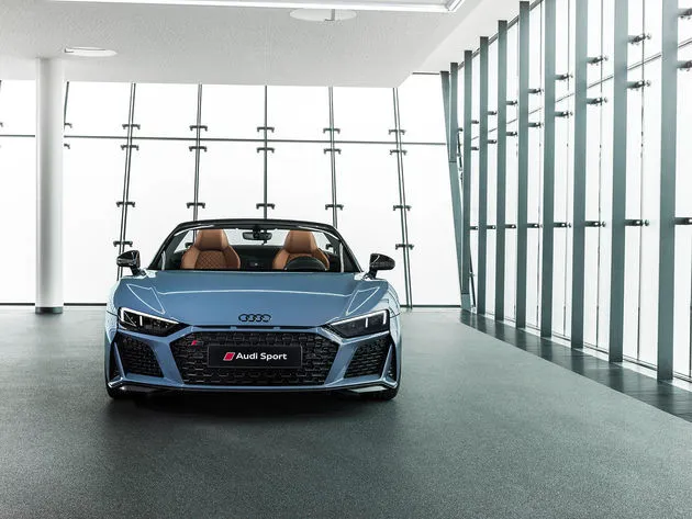<i>De Audi R8 Spyder</i>
