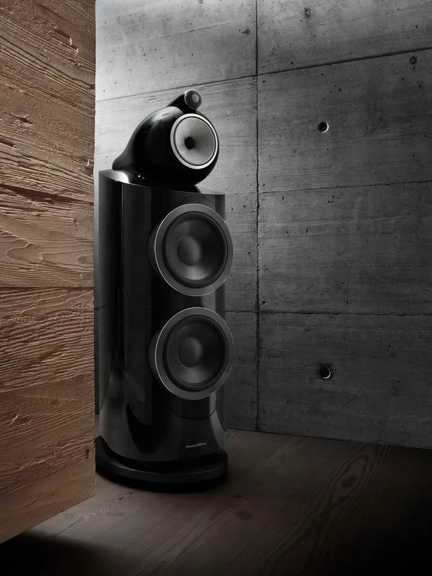 B&amp;W_8615_Black800_woodwall