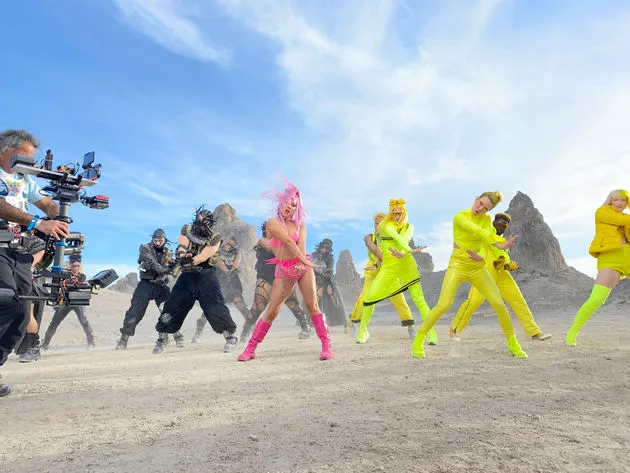 <em>behind the scenes<\/em><em><\/em>