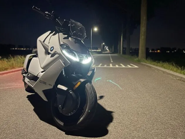 BMW CE04 Nacht