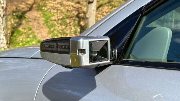 Fraai ontworpen camera`s die de functie van de buitenspiegel moeten overnemen