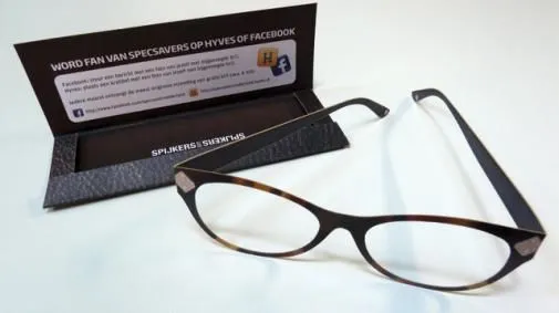 de-kartonnen-bril-van-specsavers.jpg