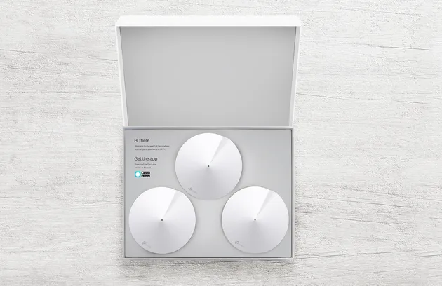 Deco wordt geleverd in een verpakking met drie draadloze units die je met een app installeert