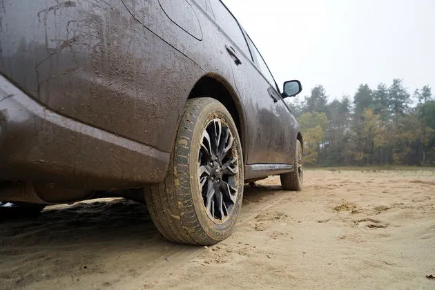 mitsubishi_outlander_phev_11