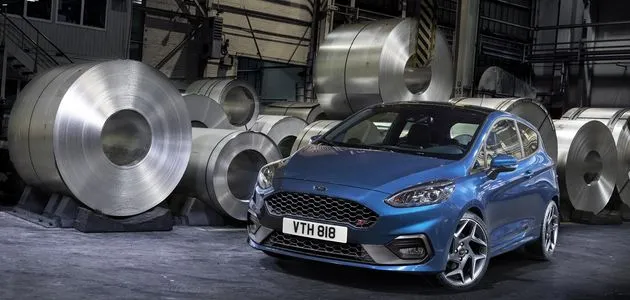 FORD_2017_Fiesta_ST_01