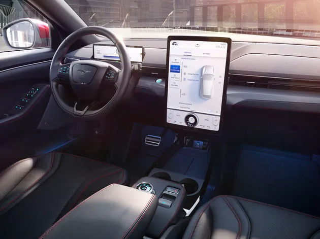 Ford_Mustang_Mach-e interieur met SYNC en het 15\