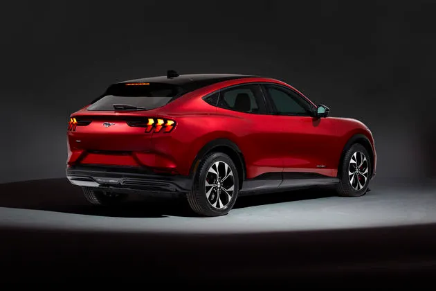 Ford Mustang Mach-E First Edition heeft de bekende achterlichten van de originele Mustang