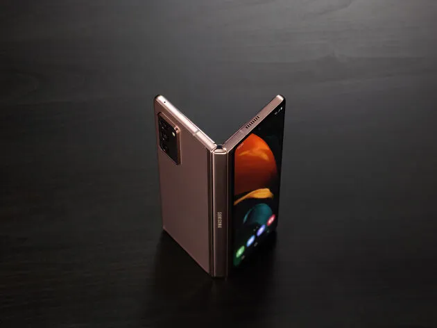 Galaxy Z Fold2, ondanks z`n forse afmetingen blijft het een fraai design