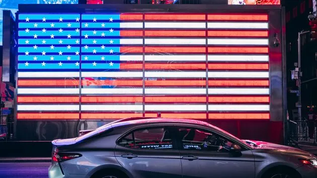 Biden wil wagenpark overheid met elektrische auto`s.