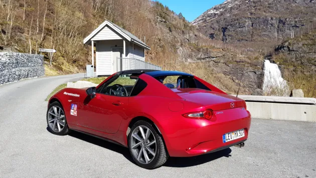 mazda mx5 rf 2