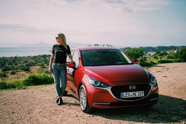 <em>Wij hebben de vernieuwde Mazda2 getest in de omgeving van het zonnige Athene<\/em>