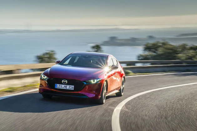Mazda3_HB_SoulRedCrystal_Action (3)