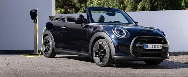 MINI Electric Cabrio met stekker