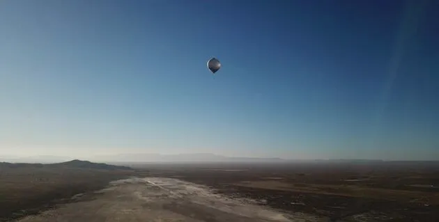 De testballon boven Californi\u00eb (Foto: NASA \/ CalTech)