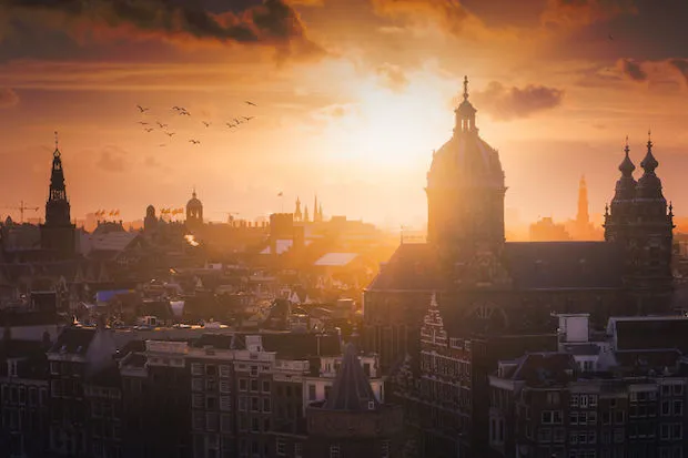 <em>Amsterdam<\/em>