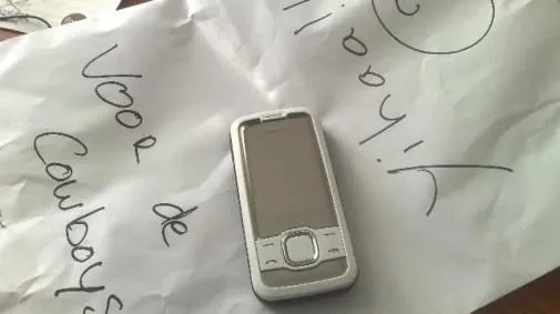 nokia-7610-supernova-bij-de-post.jpg