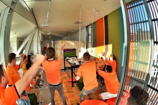 oppassen-met-al-die-oranje-selfies.jpg