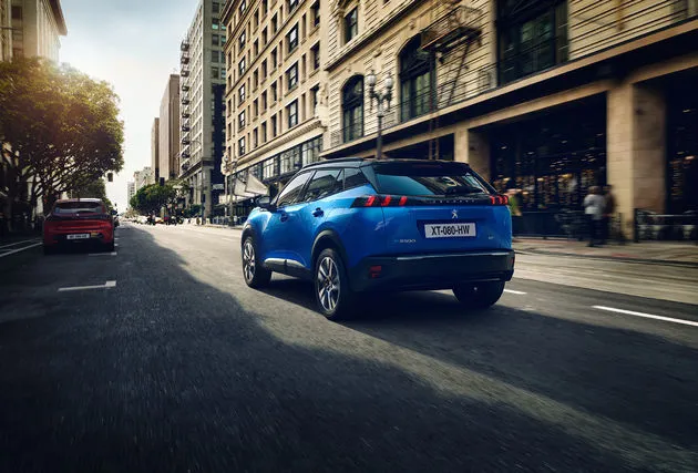Peugeot_e-2008_SUV_2