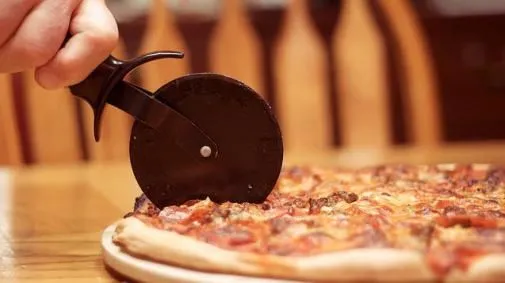 pizzabezorgers-veiliger-over-straat-dank.jpg