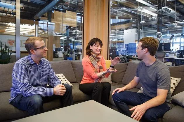 Regina Duncan met Zuckerberg vlak nadat ze begon bij Facebook.
