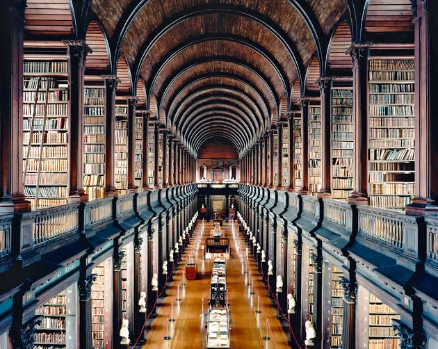 <i>Trinity College Library Dublin I 2004. Copyright Candida H\u00f6fer_VG Bild-Kunst, Bonn.</i>