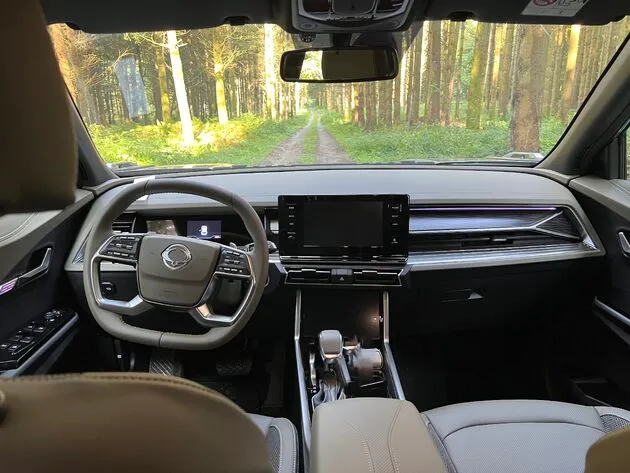 ​SsangYong-Torros-interieur.J