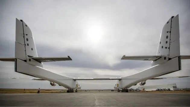 stratolaunch-largest-plane-9