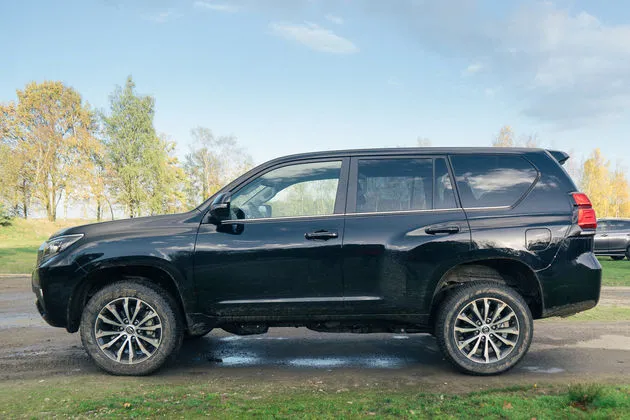 Toyota Land Cruiser-6