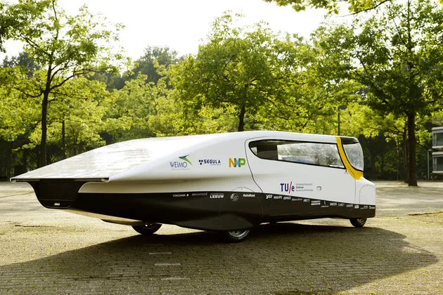 tu-e-onthult-eerste-gezinsauto-op-zonne-.jpg