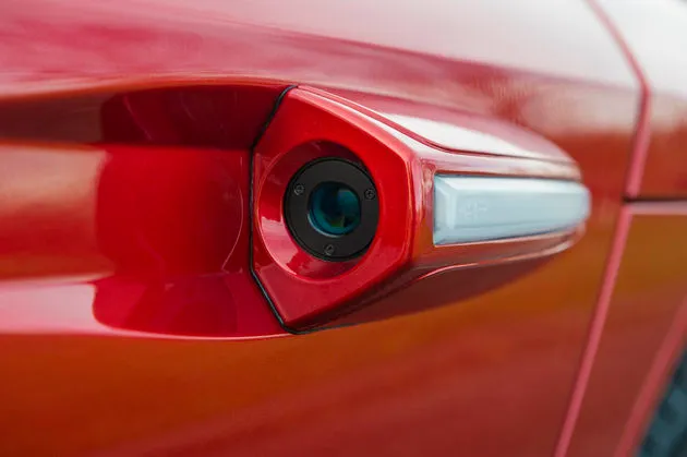 Maar een camera die alles achter de auto zichtbaar maakt op een display.
