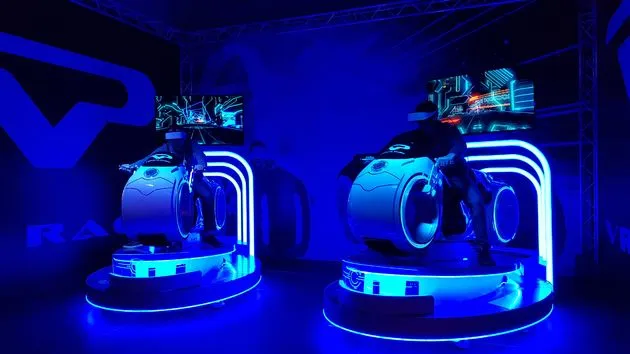 <i>V-Race waarbij Tron de inspiratiebron was.</i>