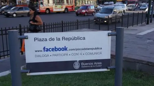 zit-je-op-internet-of-zit-je-op-facebook.jpg