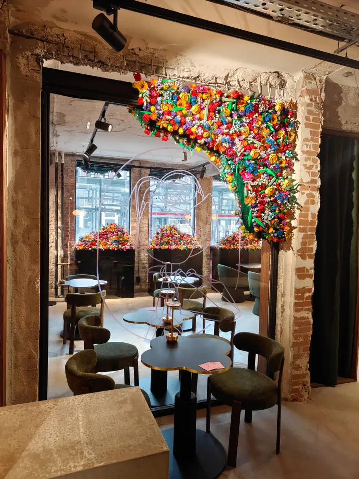 LEGO Bloom bar