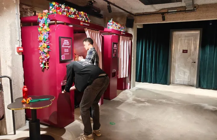 LEGO Bloom Bar photobooth