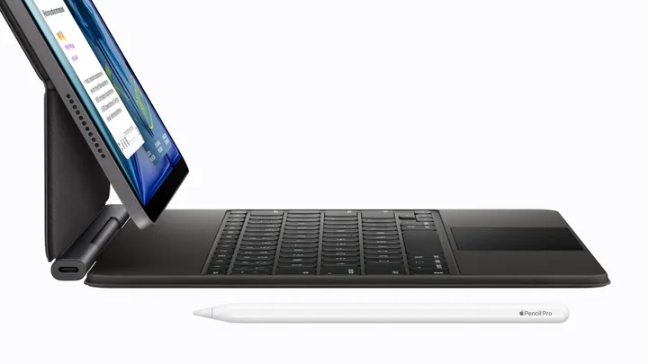 Apple-iPad-Air-M4-Magic-Keyboard-with-Apple-Pencil-Pro-260302