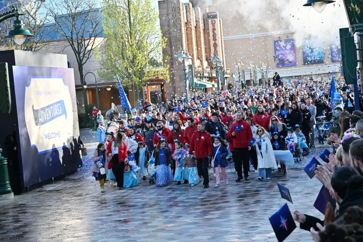 DisneylandParis_DisneyAdventureWorld_Opening Ceremony_Make A Wish Kids &amp; Guests Entering