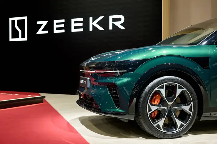 All new Zeekr 7X_Side_Paris Motor Show