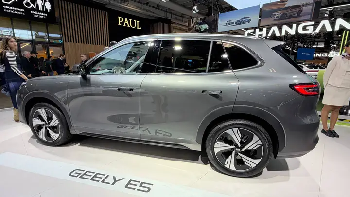 Geely-E5