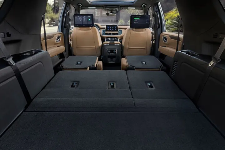 2021 chevrolet suburban 019 1024x682