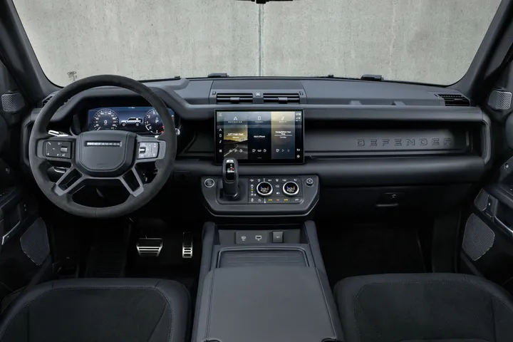 379866 lr def v8 interior 22my 250221 15 2d8deb original 1613985399 scaled