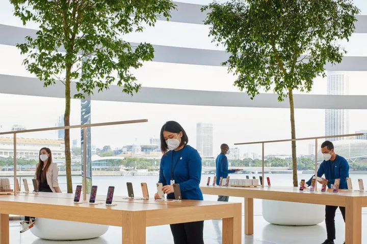apple nso marina bay sands 23 languages spoken 09072020 1024x682