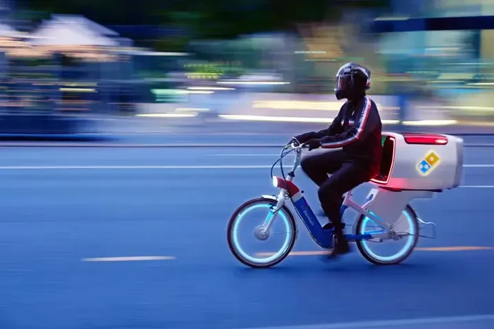 dominos pizza e bike oven riding 2 kopie