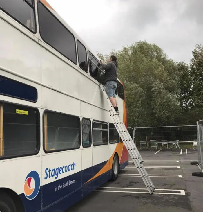 double decker bus homeless shelter 15 5a1c253cd0a1e 700