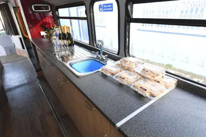 double decker bus homeless shelter 19 5a1c2544dd093 700
