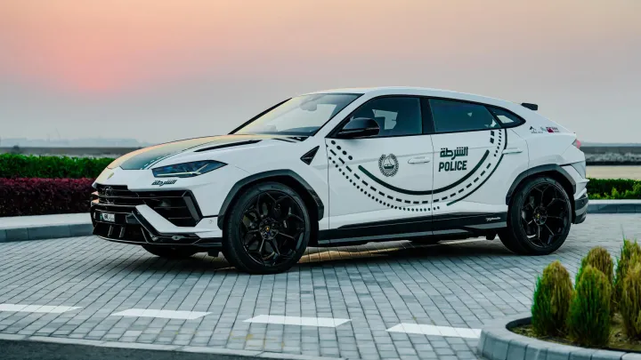 dubai police lamborghini urus performante 100913802 h