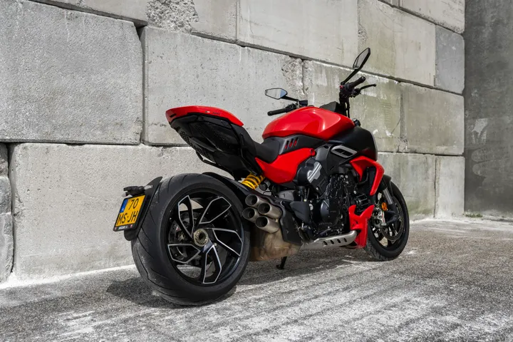 ducati diavel v4 fhm14