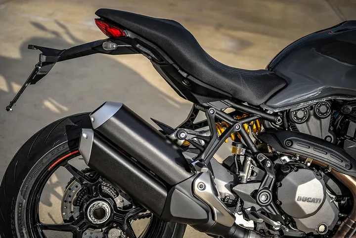 ducati monster 1200 s static 0109