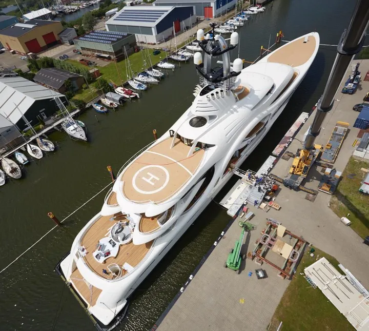 feadship 1024x917