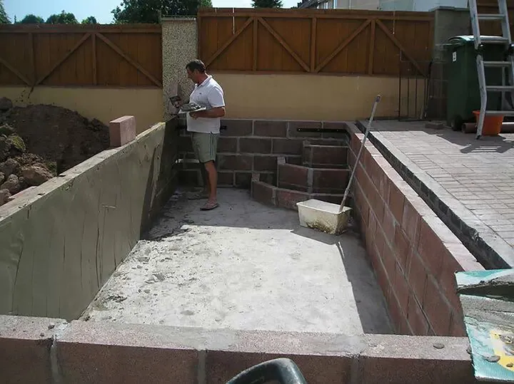 fhm dronken zwembad01