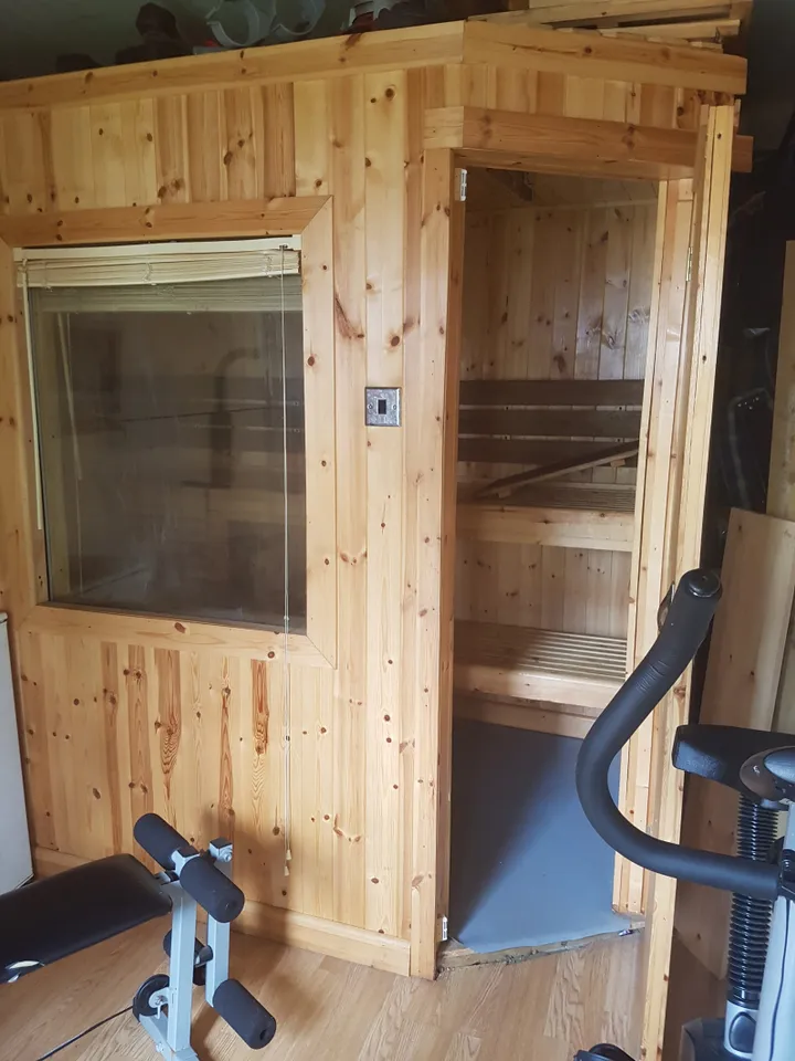 fhm dronken zwembad04